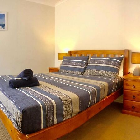 Beach House Opposite Ocean 4 Bed 2 Bathroom With Pool Джералдтон Екстериор снимка