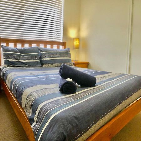 Beach House Opposite Ocean 4 Bed 2 Bathroom With Pool Джералдтон Екстериор снимка