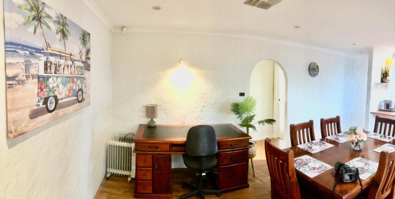 Beach House Opposite Ocean 4 Bed 2 Bathroom With Pool Джералдтон Екстериор снимка
