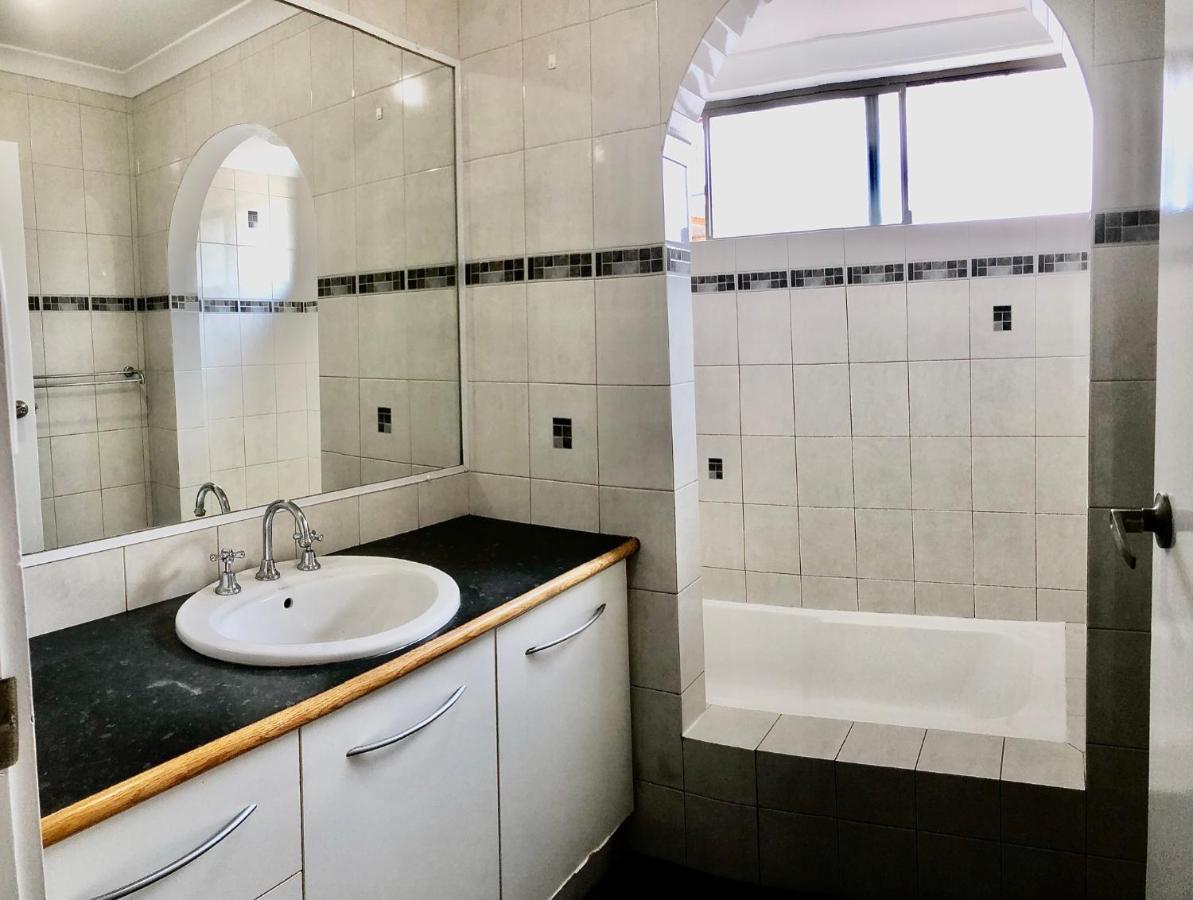 Beach House Opposite Ocean 4 Bed 2 Bathroom With Pool Джералдтон Екстериор снимка